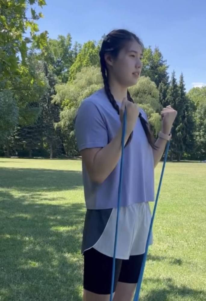 裁判没有吹罚犯规，滕哈赫非常愤怒。